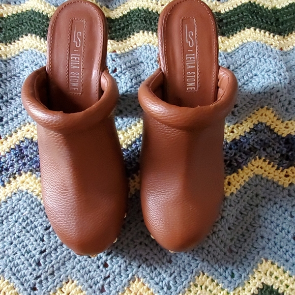 Clogs - Picture 2 of 4
